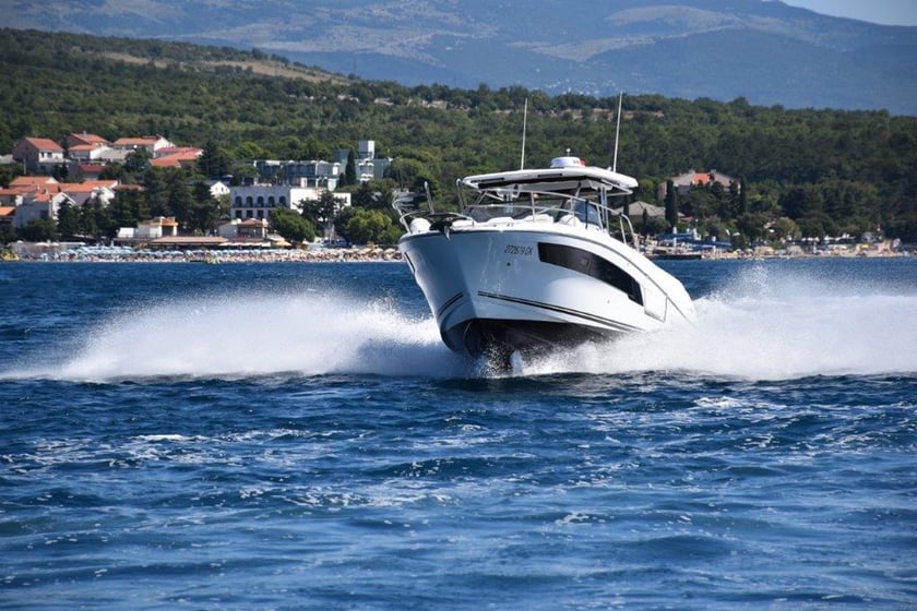 Zadar Motorboat 2 cabin 4 berths 4 guests 10.5 m Listing Number: #16864 5