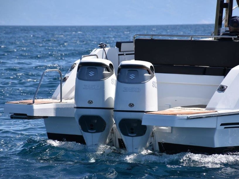 Zadar Motorboat 2 cabin 4 berths 4 guests 10.5 m Listing Number: #16864 2