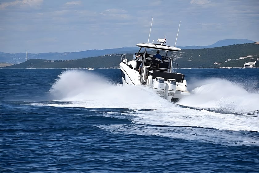 Zadar Motorboat 1 cabin 4 berths 4 guests 10.5 m Listing Number: #16864 4