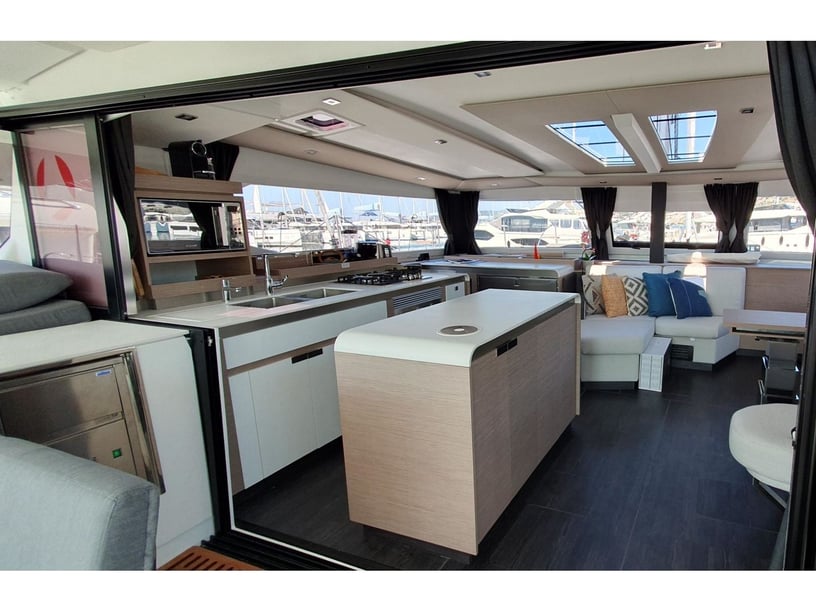 Seget Donji Catamaran 6 cabin 11 berths 11 guests 15.54 m Listing Number: #16869 2