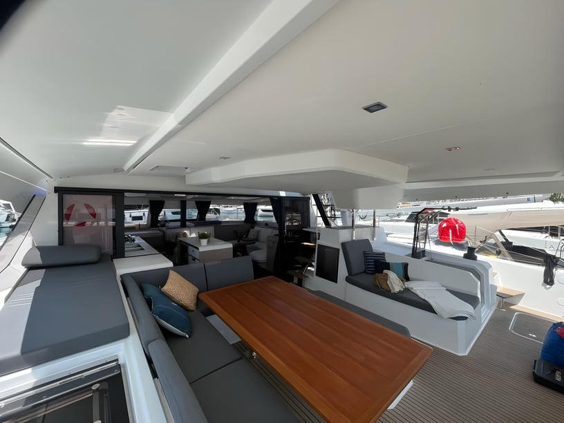 Seget Donji Catamaran 5 cabin 10 berths 10 guests 15.54 m Listing Number: #16869 5