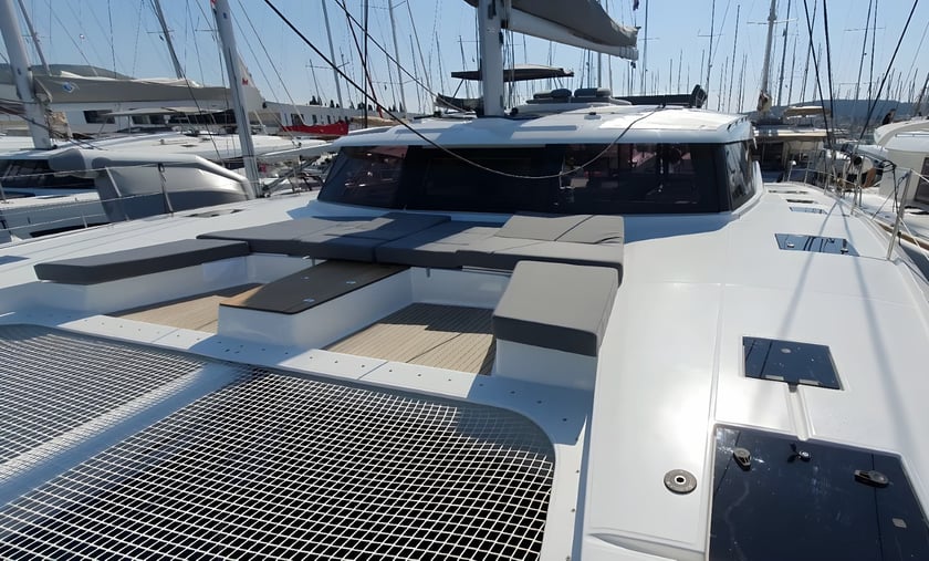 Seget Donji Catamaran 5 cabin 10 berths 10 guests 15.54 m Listing Number: #16869 3