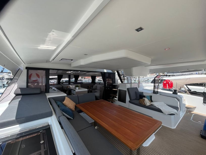 Seget Donji Catamaran 6 cabin 11 berths 11 guests 15.54 m Listing Number: #16869 3