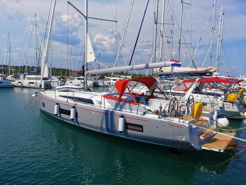 Split Sailboat 4 cabin 10 berths 10 guests 14.6 m Listing Number: #16873 3