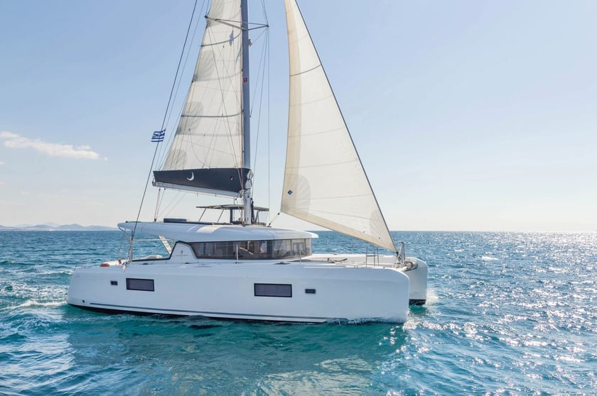 Athene Catamaran Cabine 4  10  slaapplaatsen 10  gasten 12.8 m Lijstnummer: #16879 4