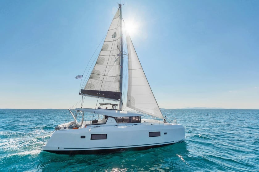 Athene Catamaran Cabine 4  10  slaapplaatsen 10  gasten 12.8 m Lijstnummer: #16879 5