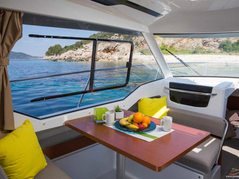 Mali Lošinj Motorboat 1 cabin 4 berths 4 guests 6.97 m Listing Number: #16898 5