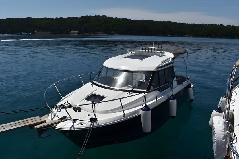 Mali Lošinj Bateau à moteur Cabine 1  Couchettes 4  Invités 4  7.95 m Numéro de l'annonce: #16898