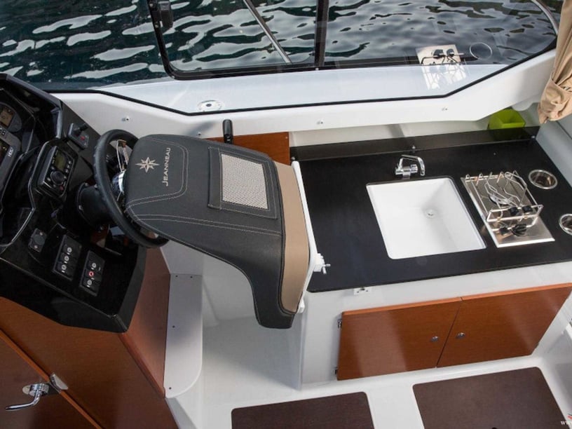 Mali Lošinj Motorboat 1 cabin 4 berths 4 guests 6.97 m Listing Number: #16898 4