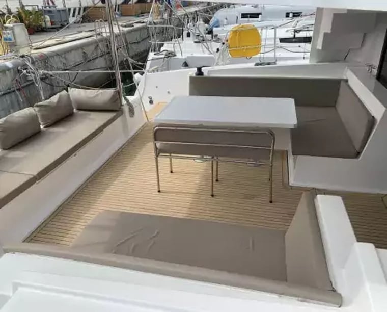 Salerno Catamarano cabina 4  cuccette 10  10  ospiti 13.6 m Numero dell'inserzione: #16912 3
