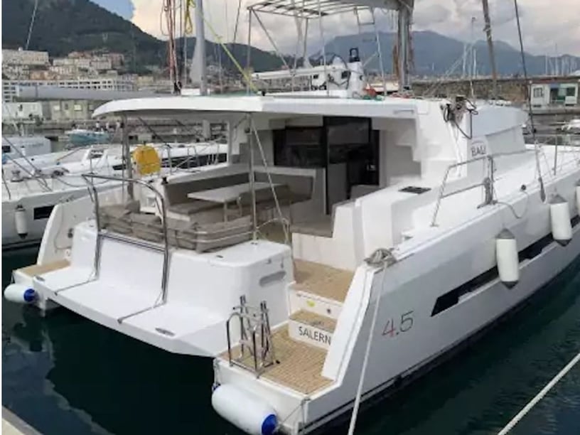 Salerne Catamaran Cabine 4  Couchettes 10  Invités 12  13.6 m Numéro de l'annonce: #16912