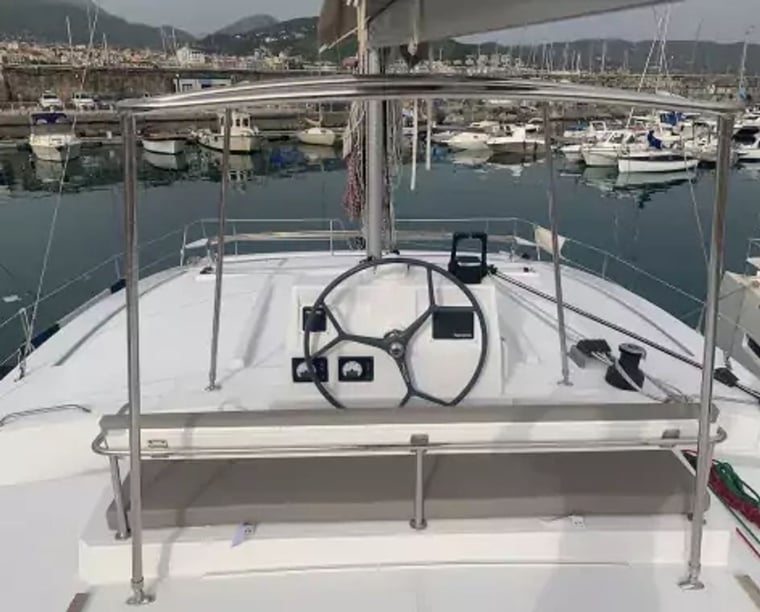Salerno Catamarano cabina 4  cuccette 10  10  ospiti 13.6 m Numero dell'inserzione: #16912 5