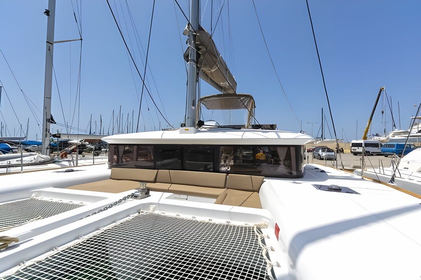 Rhodes Catamarano cabina 6  cuccette 10  12  ospiti 13.96 m Numero dell'inserzione: #16923 5