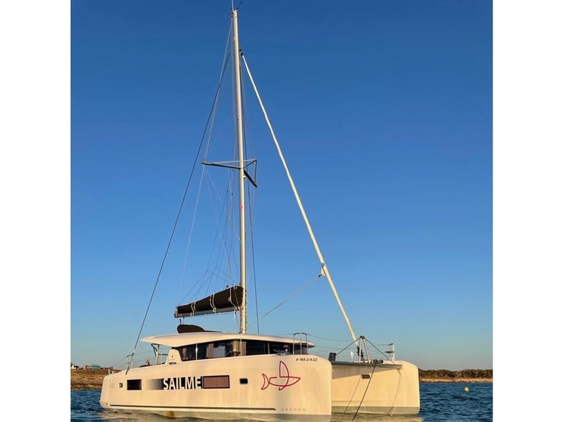 Ibiza Catamaran 4 cabin 12 berths 12 guests 12.94 m Listing Number: #16978