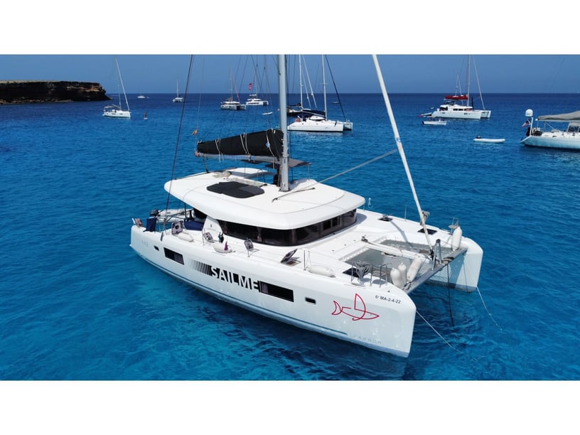 Ibiza Catamarán Cabina 4  12  literas 12  invitados 12.94 m Número de anuncio: #16978