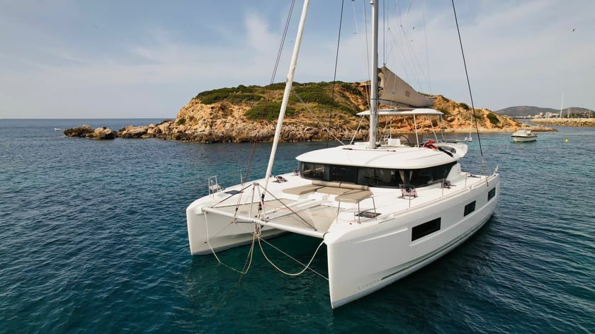 Palma de Mallorca Catamaran 4 cabin 10 berths 10 guests 14 m Listing Number: #16991