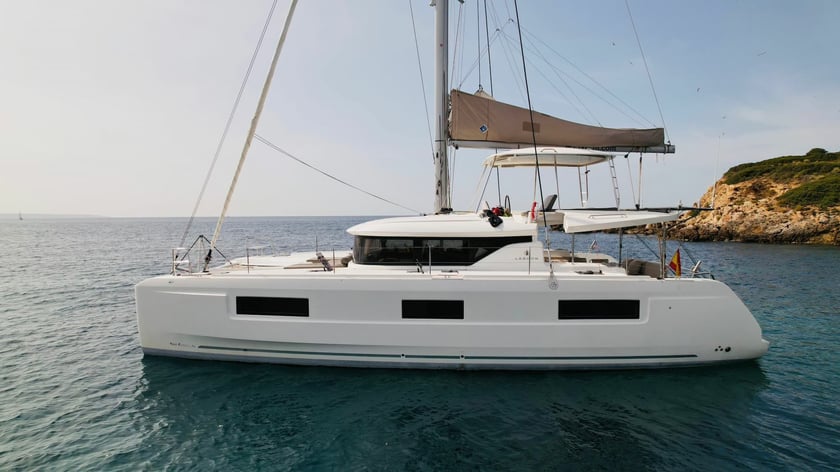 Palma de Mallorca Catamaran 4 cabin 10 berths 10 guests 14 m Listing Number: #16991 3