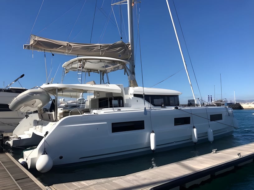 Palma de Mallorca Catamarán Cabina 4  10  literas 10  invitados 14 m Número de anuncio: #16991 4