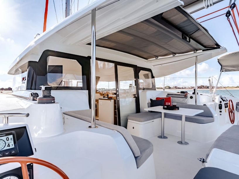 Saint-Martin Catamaran Cabine 6  Couchettes 10  Invités 10  11.33 m Numéro de l'annonce: #16997 4