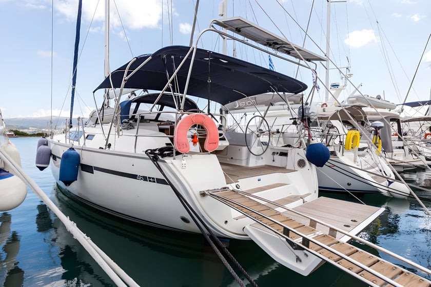 Nea Peramos - Attica Velero Cabina 4  9  literas 9  invitados 14.4 m Número de anuncio: #16998