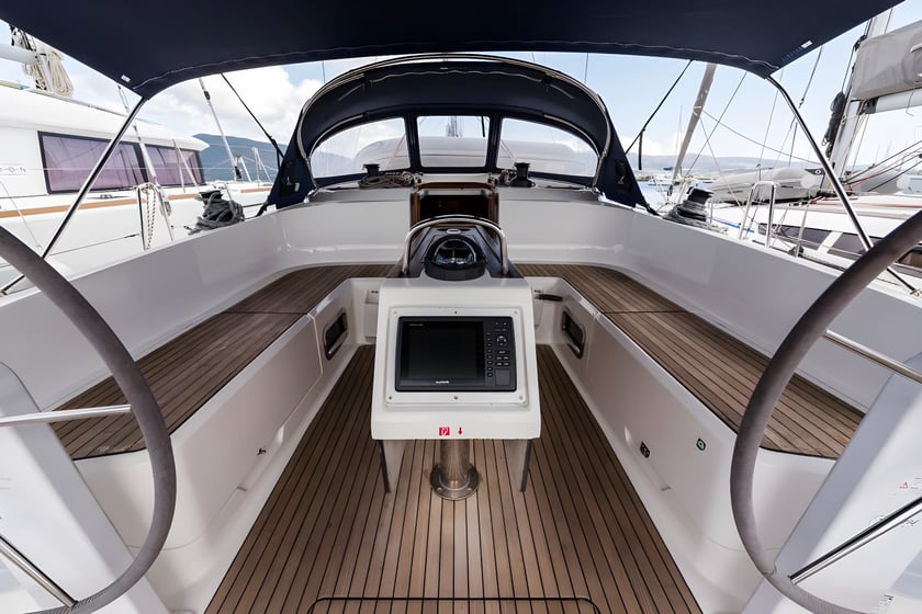 Nea Peramos - Attica Velero Cabina 4  9  literas 9  invitados 14.4 m Número de anuncio: #16998 5