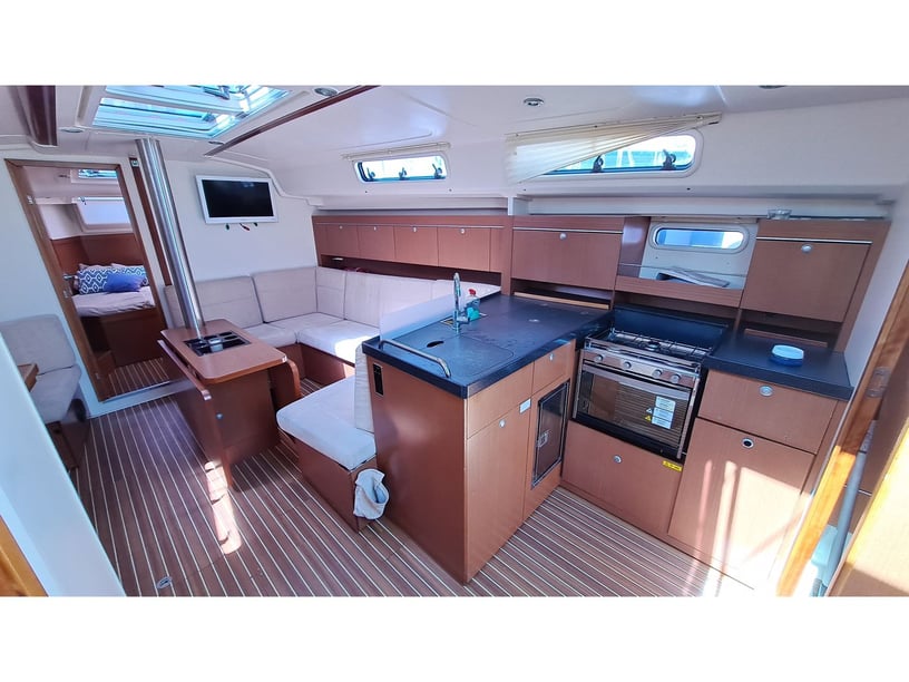 Ibiza Sailboat 3 cabin 8 berths 8 guests 11.99 m Listing Number: #17043 2