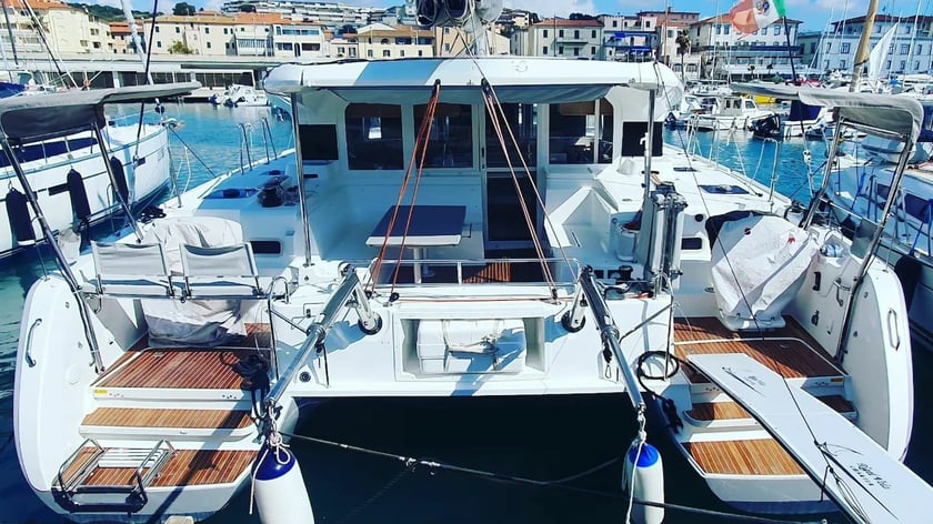 San Vincenzo Catamaran Cabine 4  8  slaapplaatsen 8  gasten 11.74 m Lijstnummer: #17082