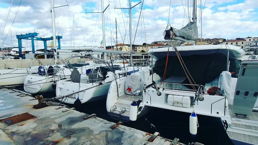 San Vincenzo Catamaran Cabine 4  8  slaapplaatsen 8  gasten 11.74 m Lijstnummer: #17082 3