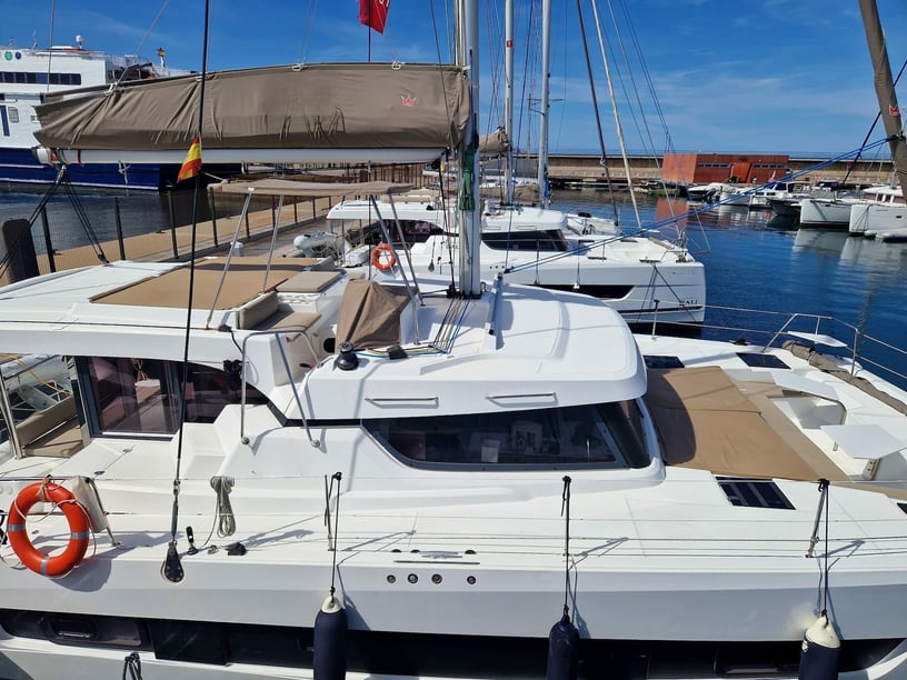 Sant Antoni de Portmany Catamaran Cabine 4  Couchettes 8  Invités 8  12.31 m Numéro de l'annonce: #17092 4