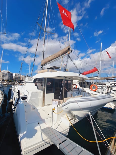 Sant Antoni de Portmany Catamaran Cabine 4  Couchettes 8  Invités 8  12.31 m Numéro de l'annonce: #17092