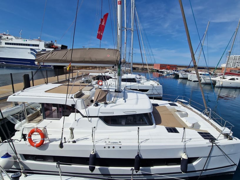 Sant Antoni de Portmany Catamaran Cabine 4  Couchettes 8  Invités 8  12.31 m Numéro de l'annonce: #17092 3