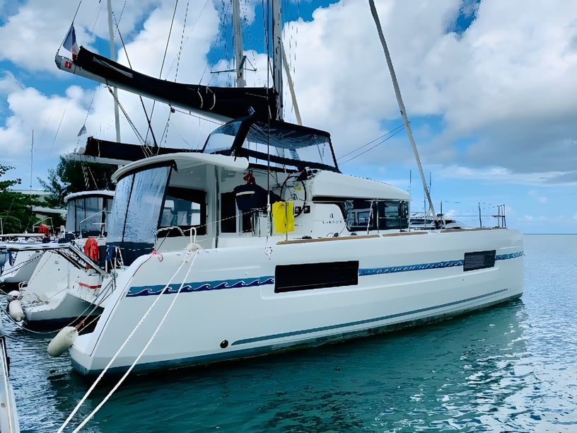 Martinique Catamaran Cabine 6  10  slaapplaatsen 10  gasten 11.74 m Lijstnummer: #17094