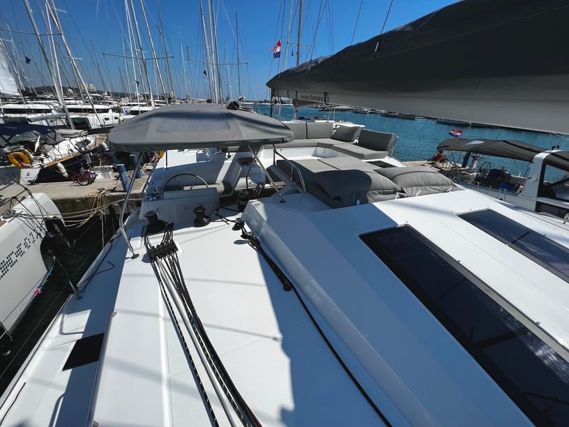 Sukošan Catamaran Cabine 6  Couchettes 12  Invités 12  13.45 m Numéro de l'annonce: #17147 3