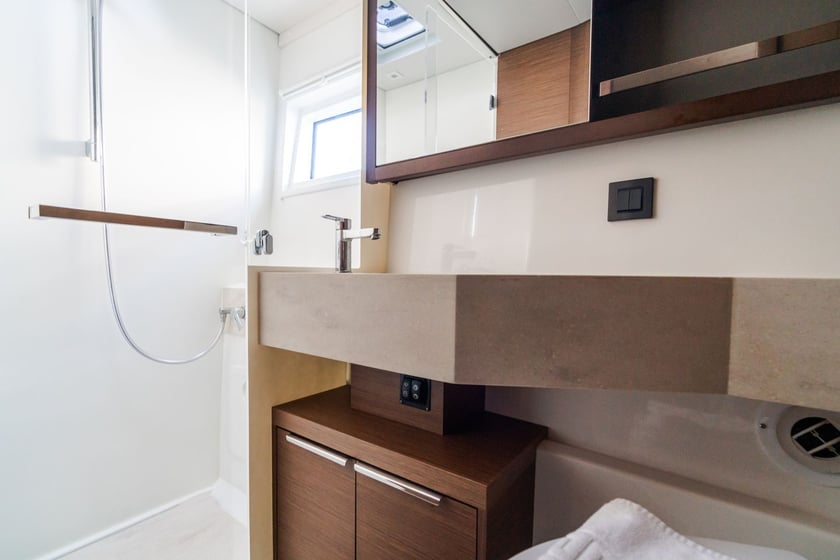 Capo d'Orlando Katamaran 4 Kabine 12 Liegeplätze 12 Gäste 13.99 m Nummer des Inserats: #17157 3