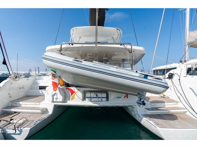 Capo d'Orlando Katamaran 4 Kabine 12 Liegeplätze 12 Gäste 13.99 m Nummer des Inserats: #17157