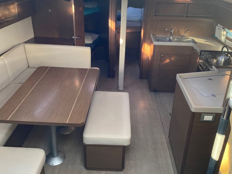 Bormes-les-Mimosas Sailboat 4 cabin 10 berths 10 guests 12.43 m Listing Number: #17163 2