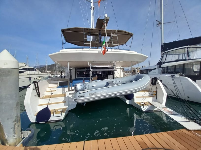 Cannigione Catamaran Cabine 5  Couchettes 10  Invités 10  14.6 m Numéro de l'annonce: #17199