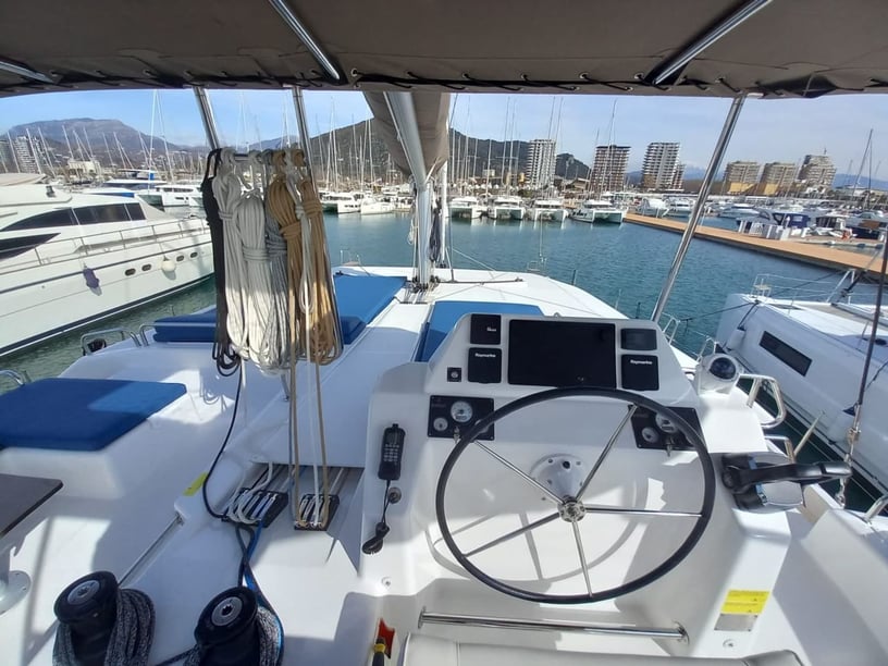 Cannigione Catamaran Cabine 5  Couchettes 10  Invités 10  14.6 m Numéro de l'annonce: #17199 3