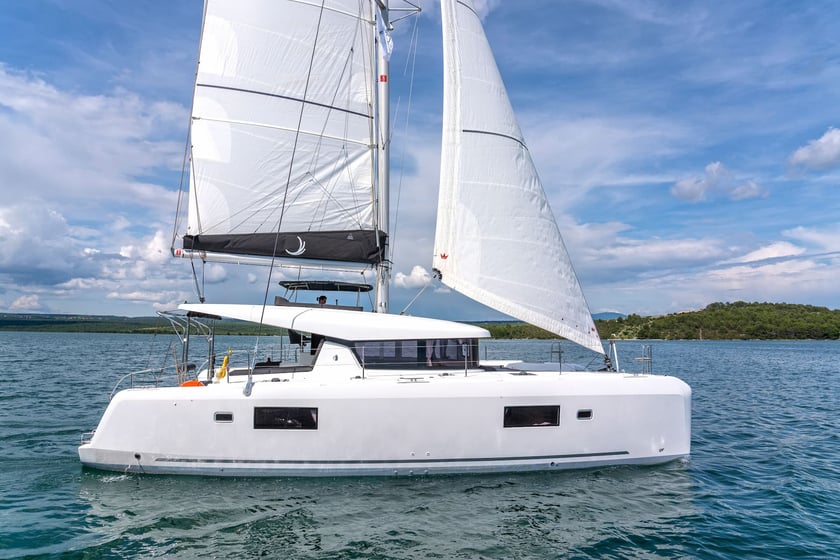 Skradin Catamaran 6 cabin 10 berths 10 guests 12.8 m Listing Number: #17223 4