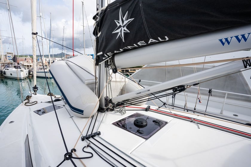 Castiglioncello Zeilboot Cabine 3  8  slaapplaatsen 8  gasten 11.22 m Lijstnummer: #17242 5