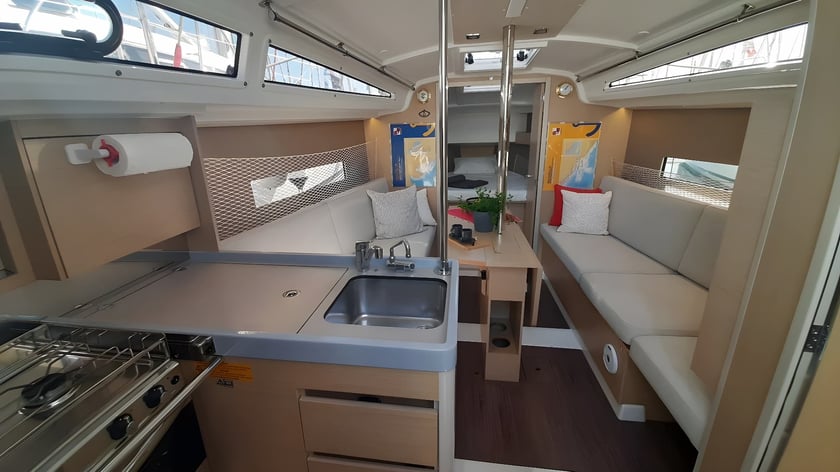 Split Sailboat 2 cabin 6 berths 6 guests 9.53 m Listing Number: #17243 5