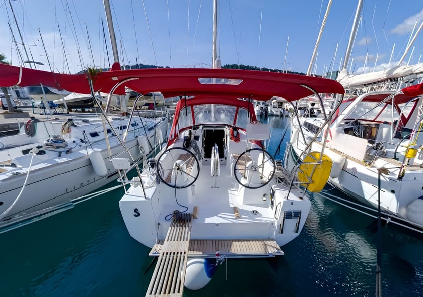 Split Sailboat 2 cabin 6 berths 6 guests 9.53 m Listing Number: #17243 3