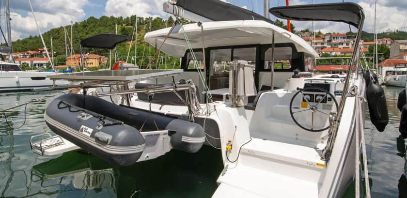 Skradin Catamaran 6 cabin 10 berths 10 guests 11.42 m Listing Number: #17252 5