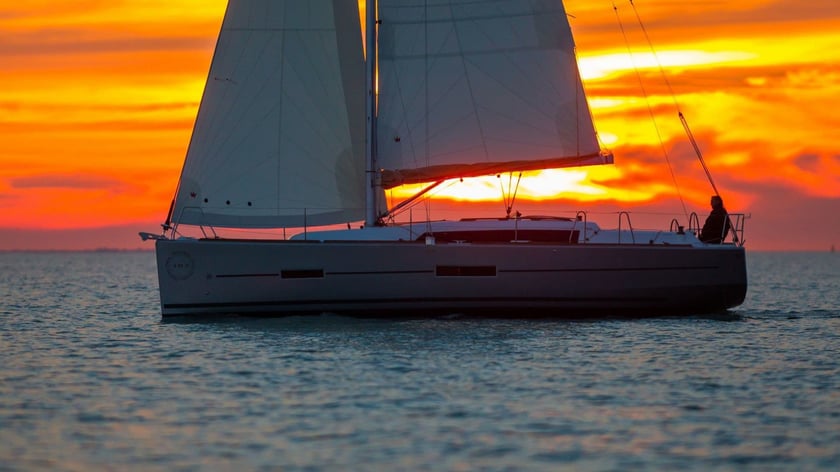 Pula Sailboat 3 cabin 8 berths 8 guests 11.23 m Listing Number: #17272 4