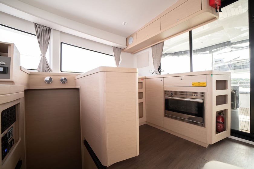 Olbia Catamarán Cabina 4  12  literas 12  invitados 12.94 m Número de anuncio: #17274 5