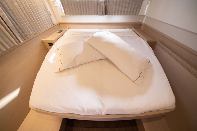 Olbia Catamarán Cabina 4  12  literas 12  invitados 12.94 m Número de anuncio: #17274 3