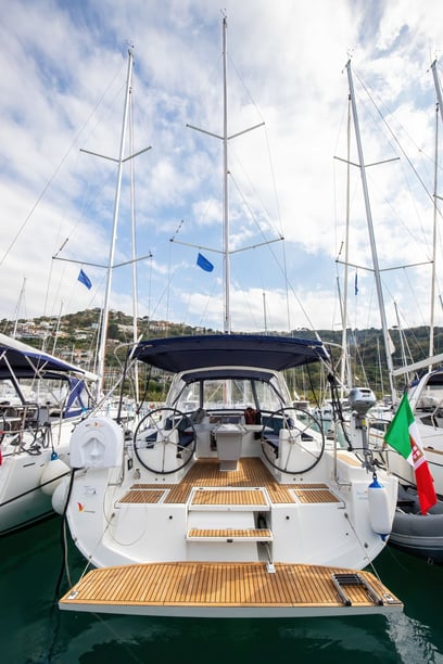 Capo d'Orlando Voilier Cabine 3  Couchettes 8  Invités 8  12.43 m Numéro de l'annonce: #17284 5