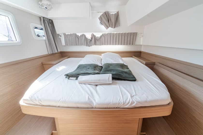 Capo d'Orlando Katamaran 4 Kabine 12 Liegeplätze 12 Gäste 12.94 m Nummer des Inserats: #17294 5