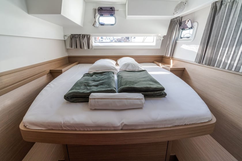 Capo d'Orlando Katamaran 4 Kabine 12 Liegeplätze 12 Gäste 12.94 m Nummer des Inserats: #17294 3