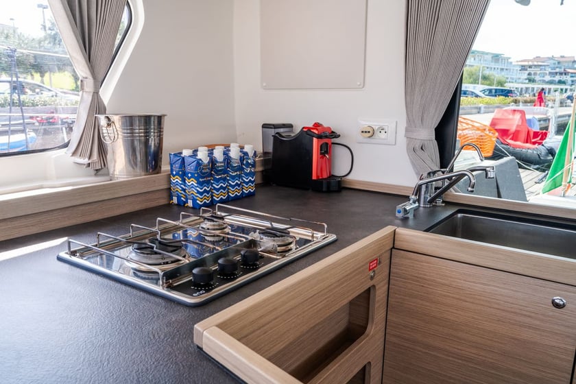 Capo d'Orlando Katamaran 4 Kabine 12 Liegeplätze 12 Gäste 12.94 m Nummer des Inserats: #17294 4